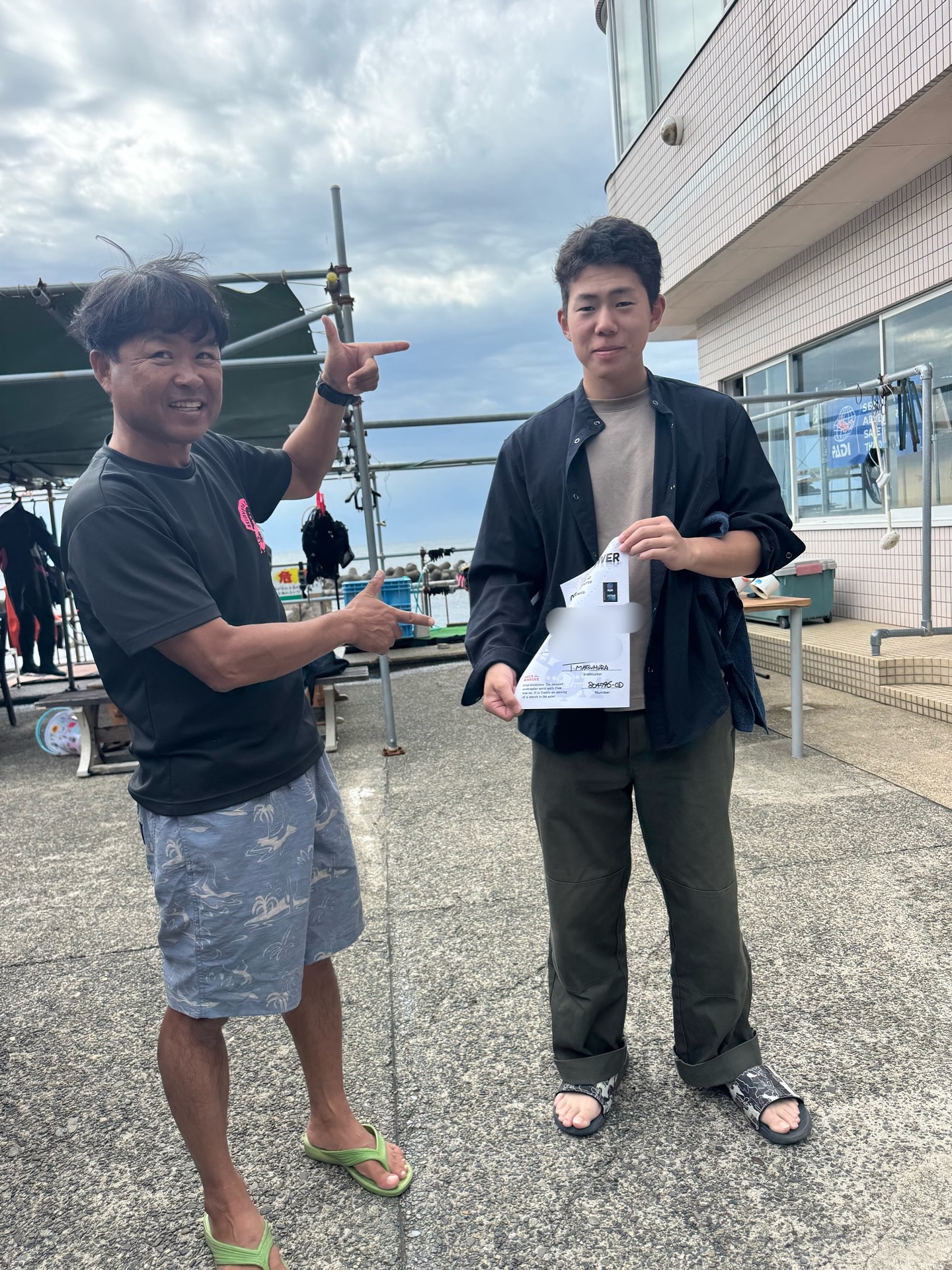 オープンウォーターダイバー認定おめでとうございます🎊
さぁ!潜り倒すぞ‼️
\Googleレビュー★4.8✨/
「初心者でも安心!」「インストラクターさんが優しい!」
そんな声をたくさんいただいています🙌
30年の実績 × PADI 5スター
AQUA MARINEは、初めての海も、久しぶりの海も全力サポート!
📩LINEやDMで簡単予約OK!
今週末、海に潜ってみませんか?
#PADI #ダイビングスクール #安心安全ダイビング #海が好きな人と繋がりたい#越前海岸 #ダイビングしてみたい #海活 #海が好き #ダイビング女子 #体験ダイビング  #ダイバー誕生  #オープンウォーターダイバー